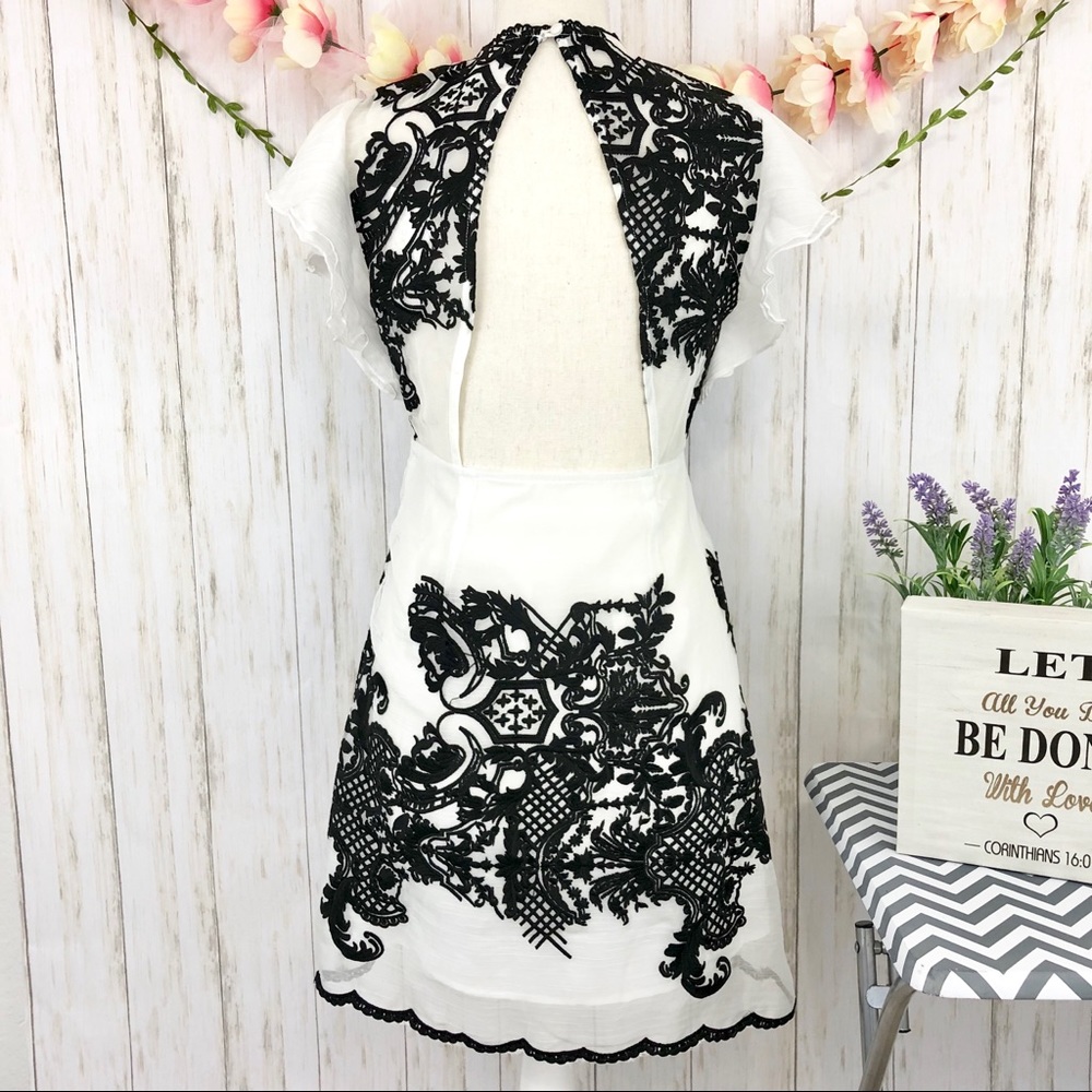 🌟NWT FOXIEDOX Amara Embroidered Dress - Picture 4 of 8